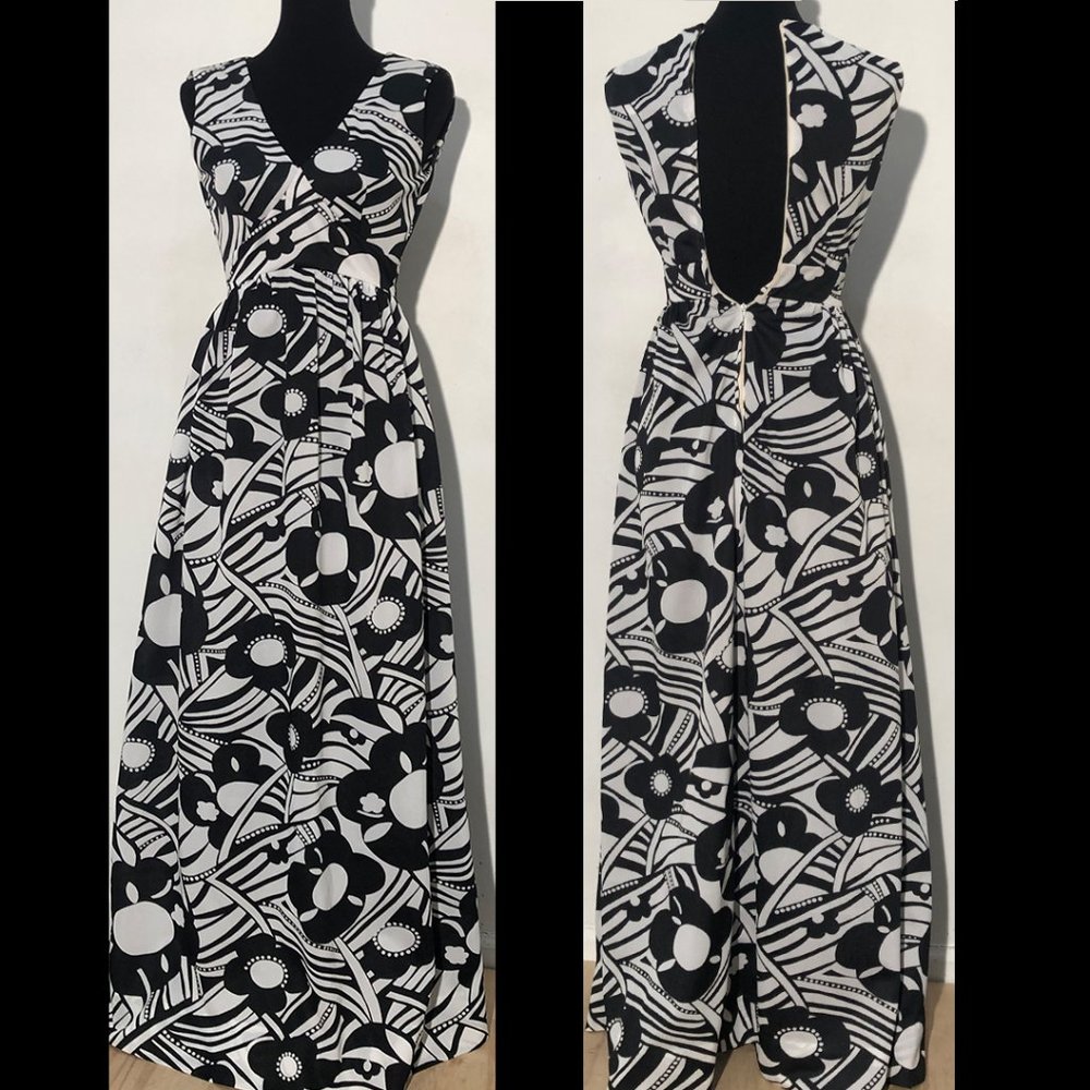1970s Vintage Black & White Flower Power Sleeveless Maxi Dress